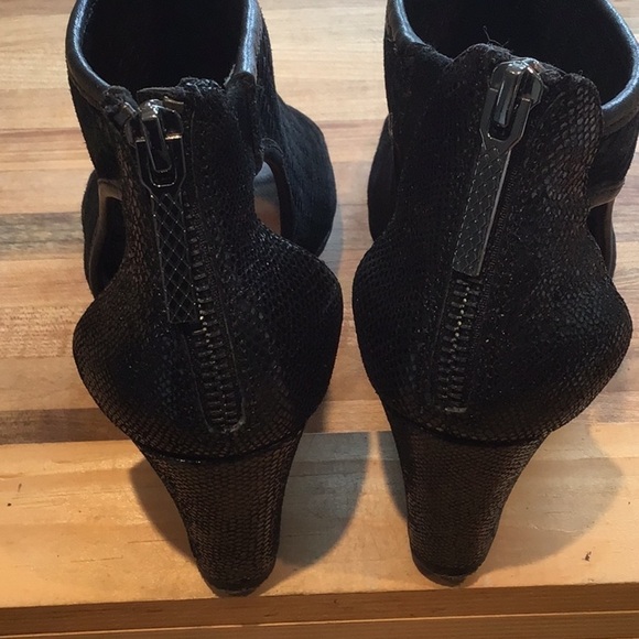 Donald J Pliner Jace Black Suede Open Toe Wedge Heels. - Picture 5 of 8